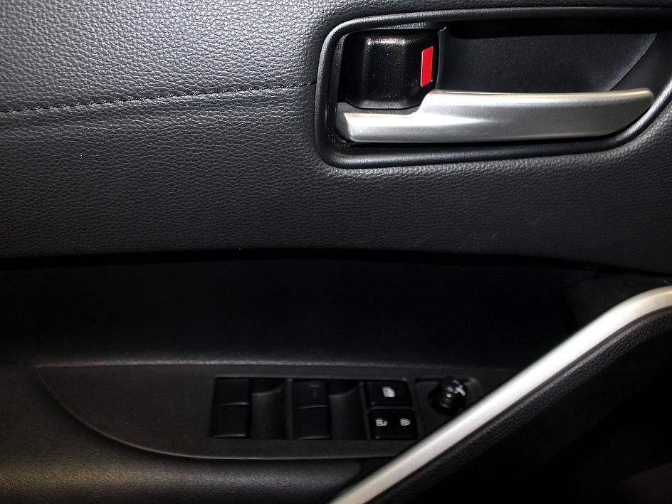 Used 2025 Toyota Corolla Cross XLE image 15