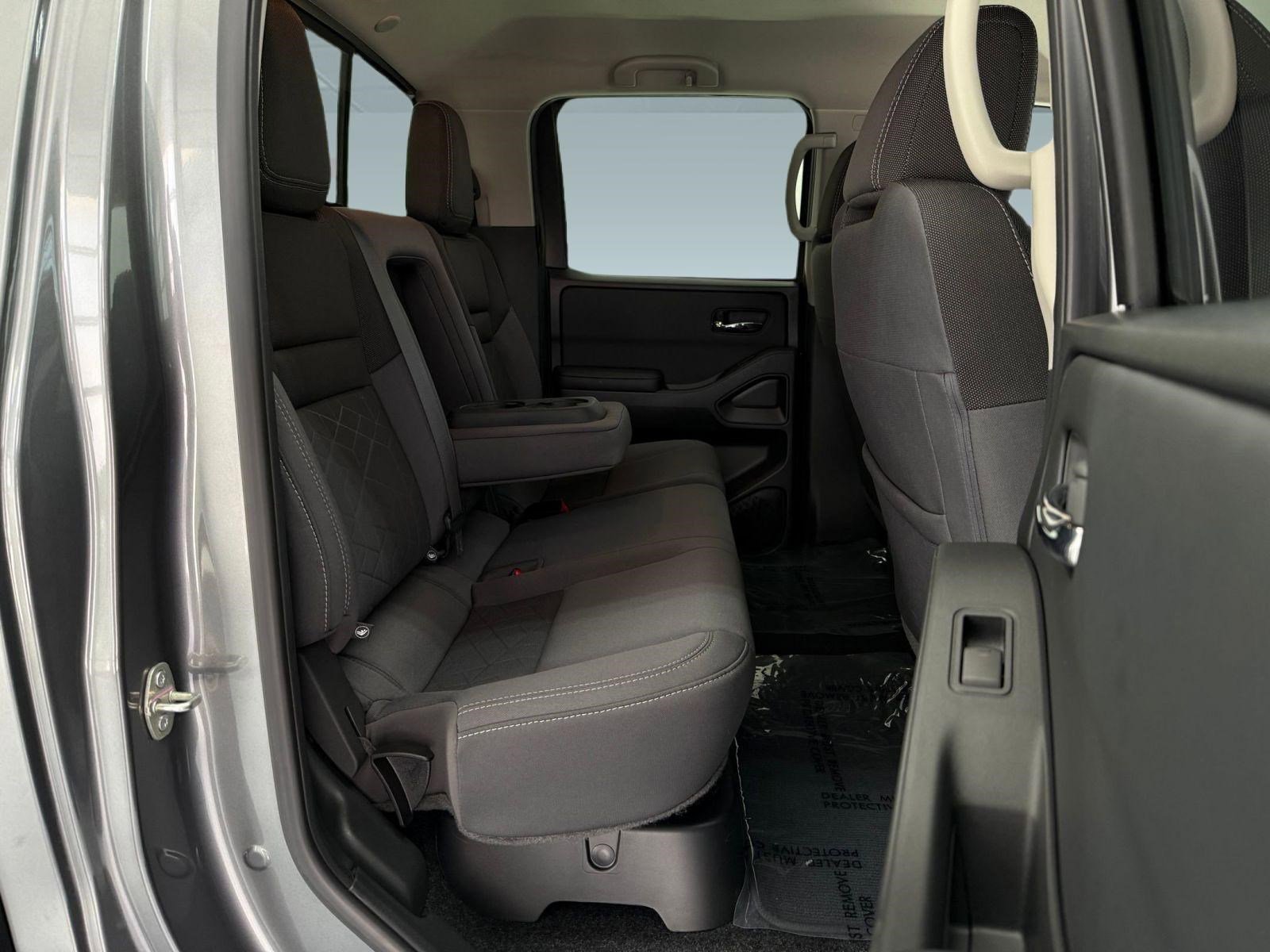 Used 2025 Nissan Frontier SV image 22