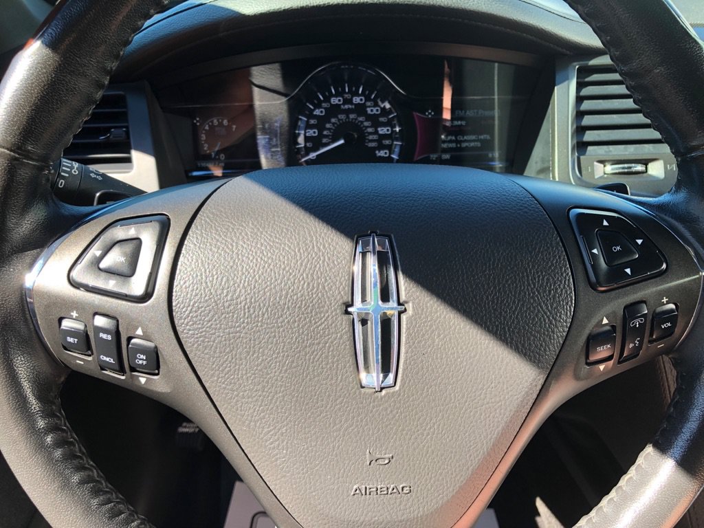Used 2016 Lincoln MKS AWD image 27