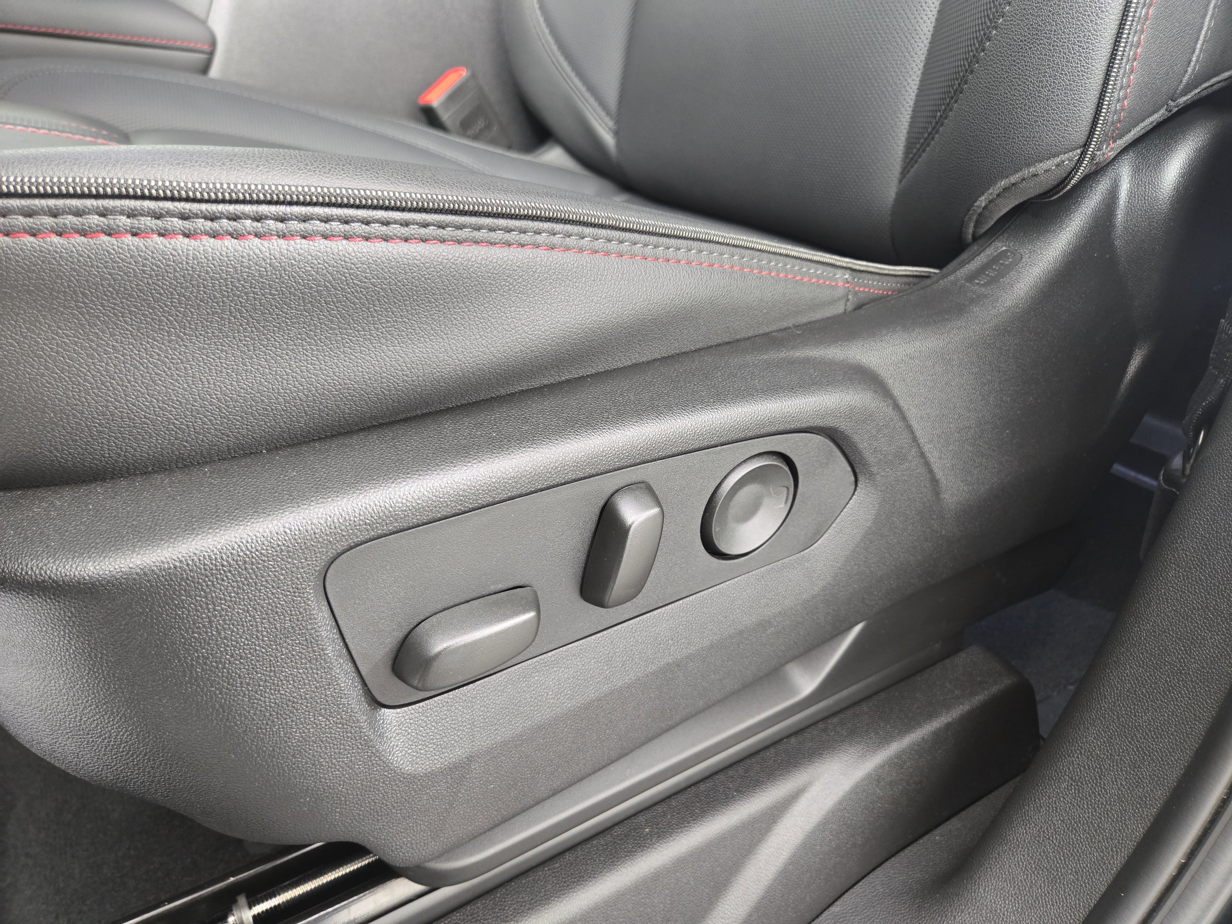 Used 2025 Chevrolet Tahoe RST w/ Comfort Package image 32