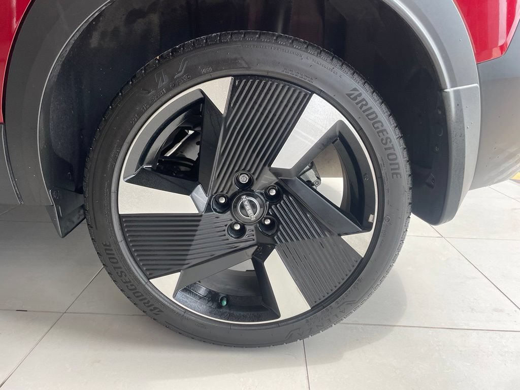 Certified 2025 Nissan Kicks SR FWD image 17