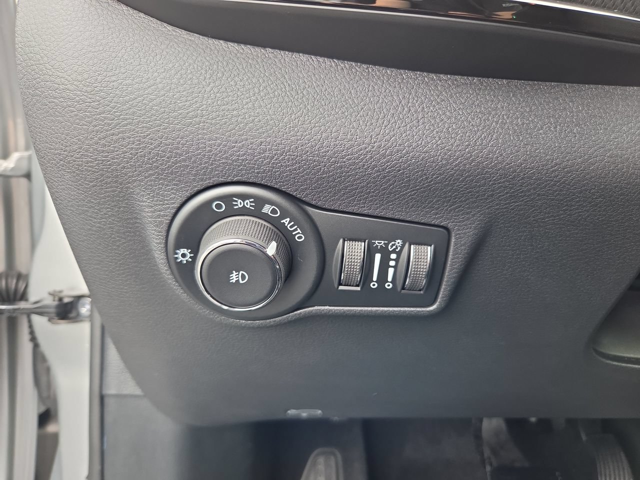 New 2026 Jeep Compass Latitude AWD/4WD image 31