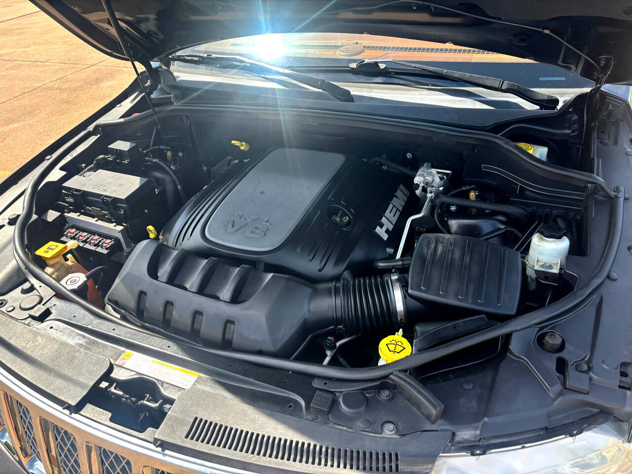 Used 2011 Jeep Grand Cherokee Overland Summit image 29