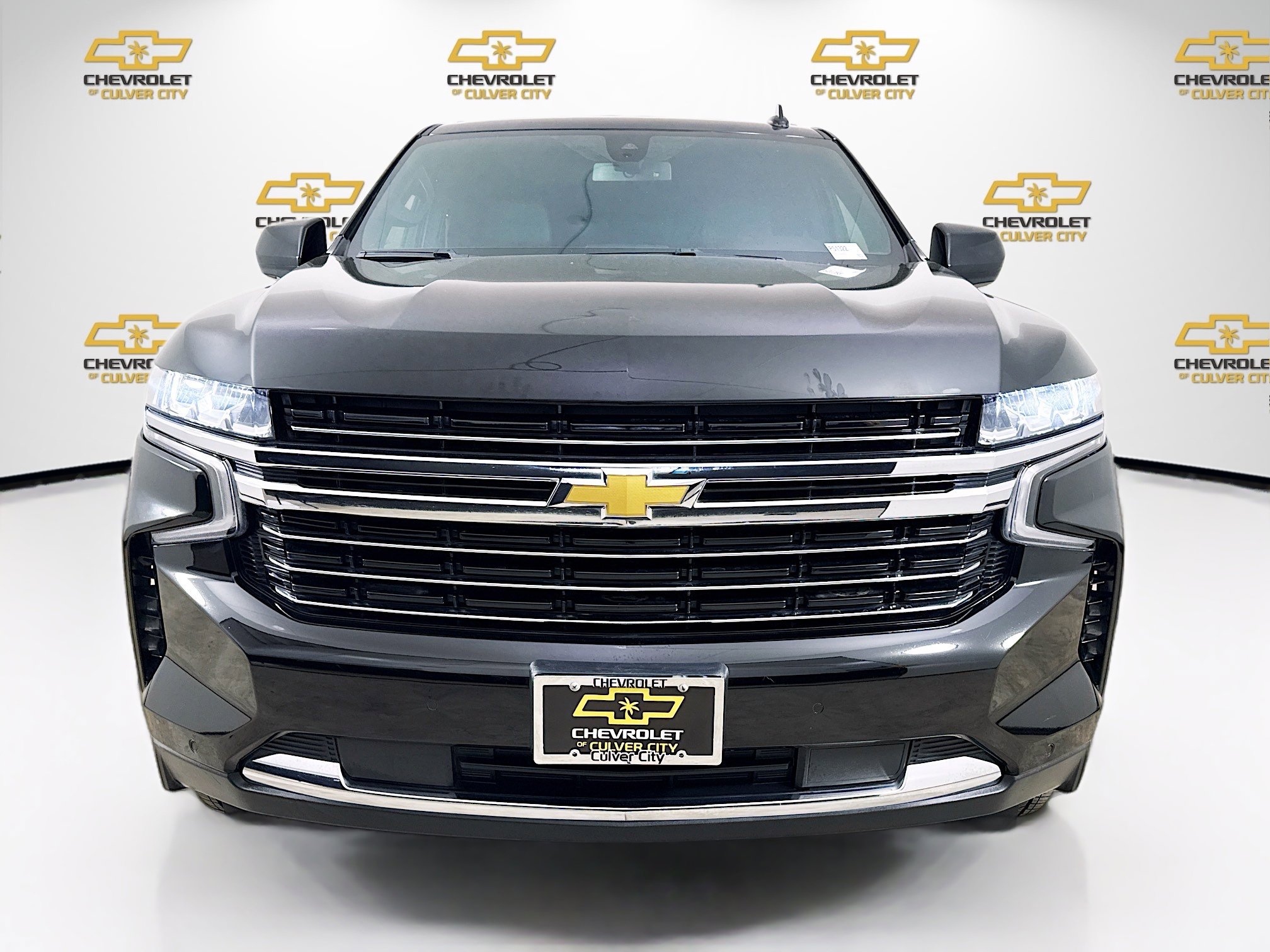 Used 2022 Chevrolet Suburban LT image 2