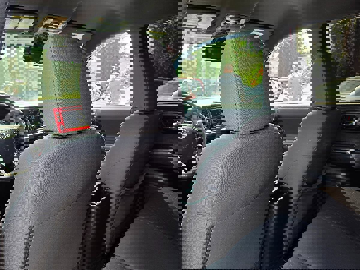 Used 2018 Toyota Tacoma TRD Off-Road w/ Technology Package image 20