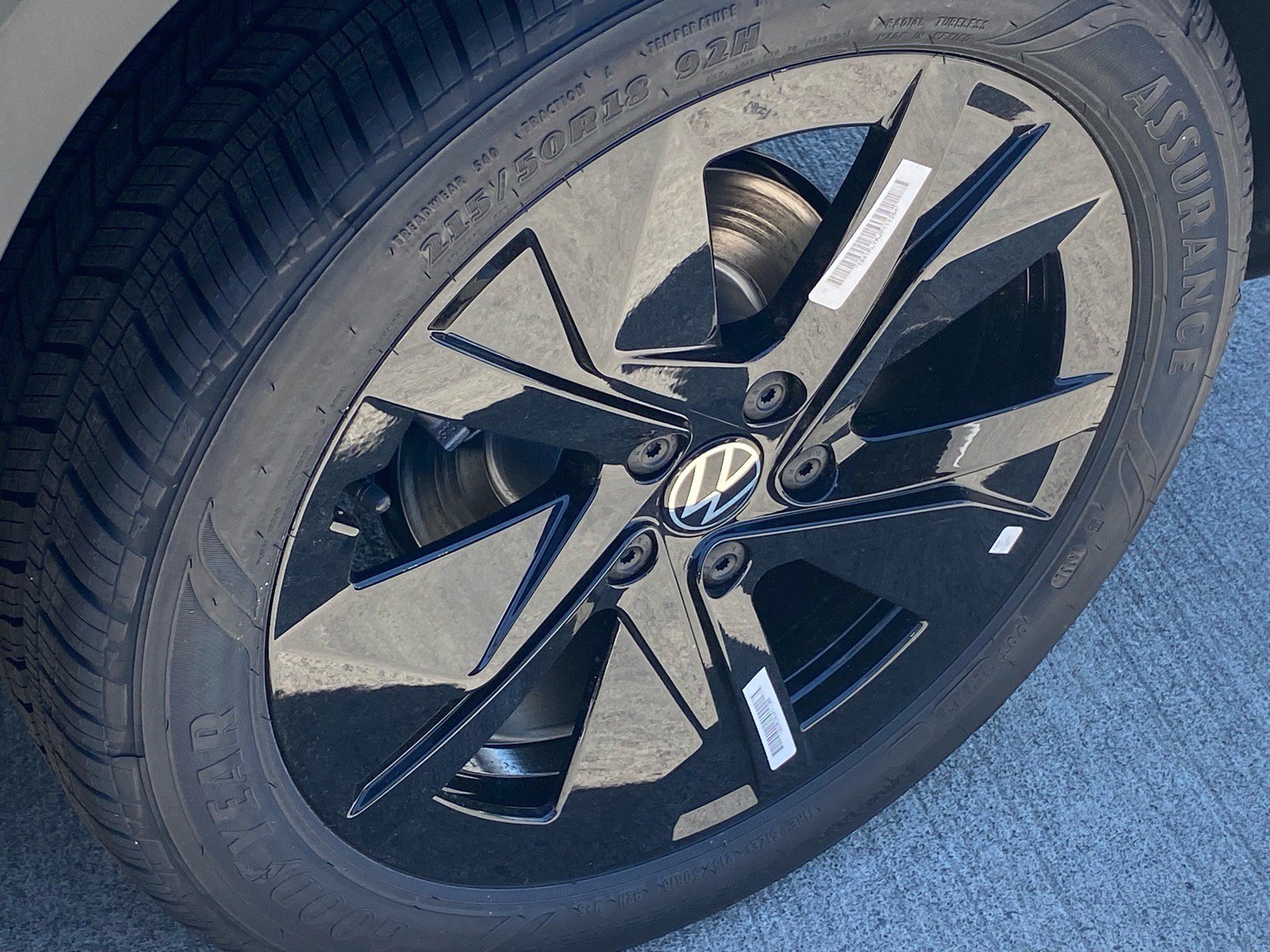 New 2026 Volkswagen Taos SE FWD image 12