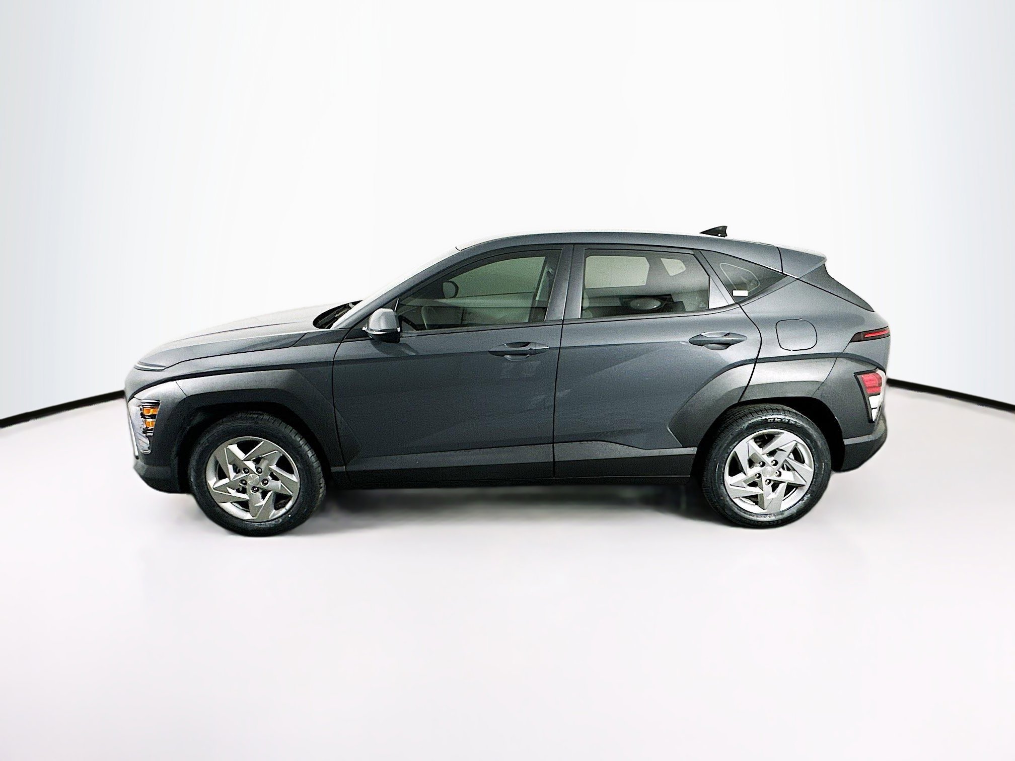 Used 2024 Hyundai Kona SE image 4