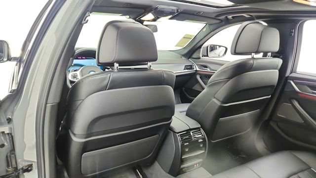 Used 2022 BMW 530e xDrive 530e iPerformance w/ Executive Package image 32