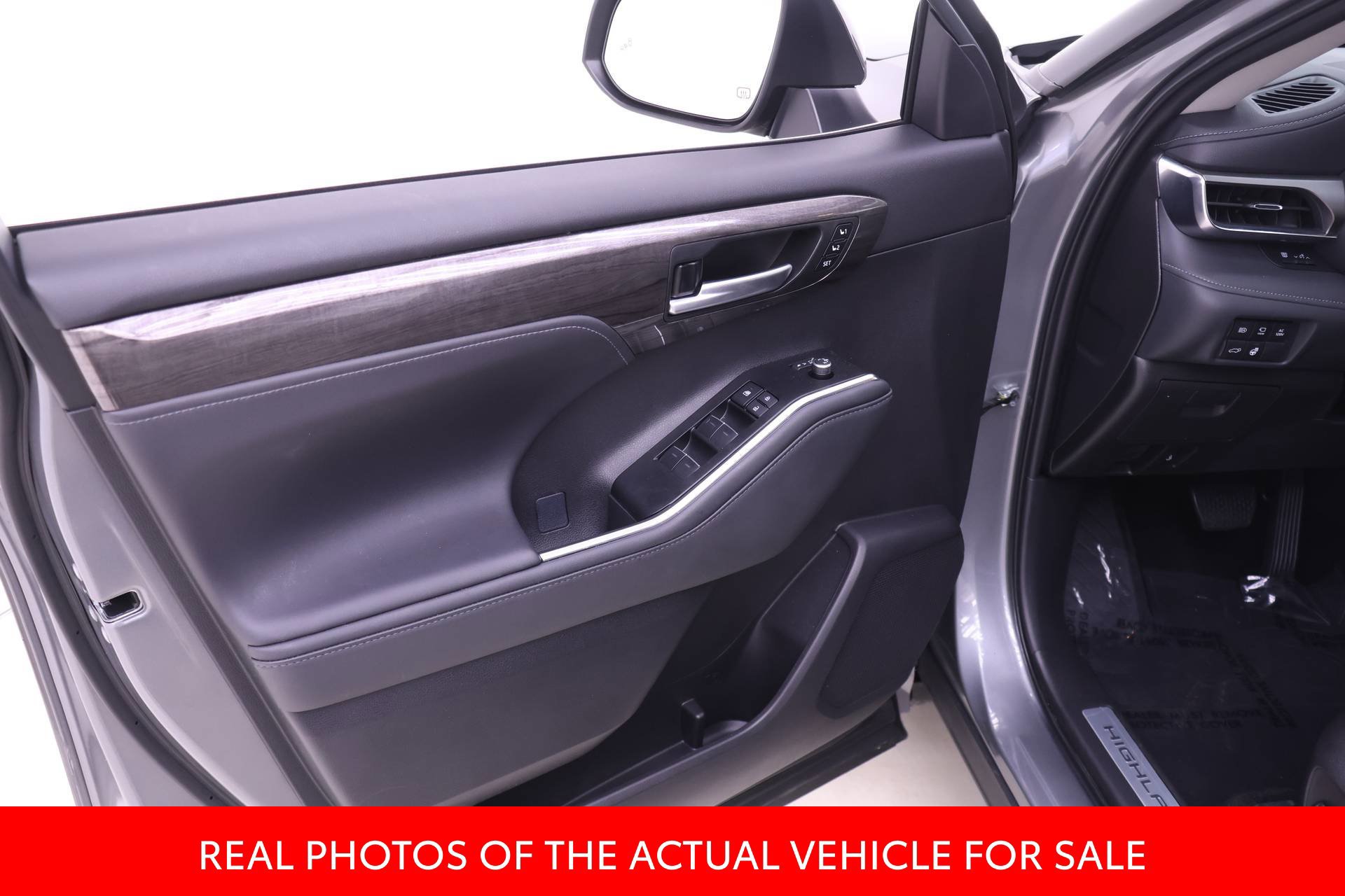 Certified 2025 Toyota Highlander Limited AWD/4WD image 9