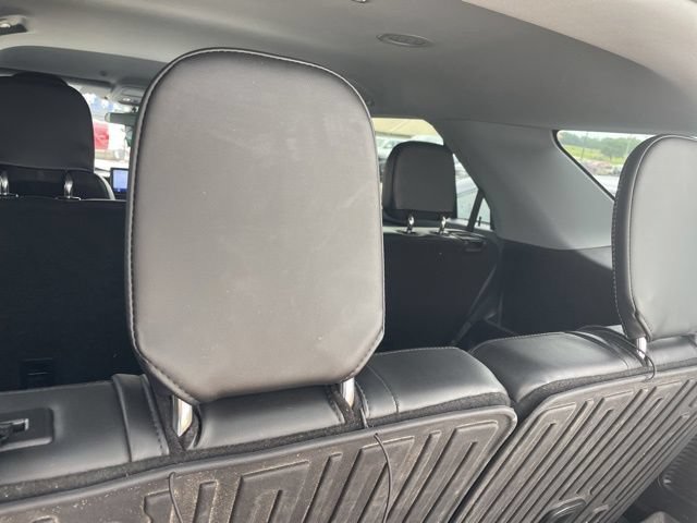 Used 2023 Ford Explorer XLT w/ Equipment Group 202A RWD image 9