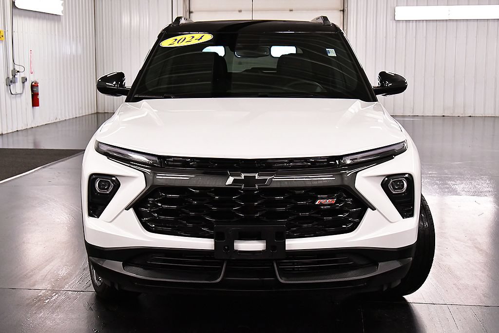 Used 2024 Chevrolet TrailBlazer RS w/ Convenience Package AWD/4WD image 2