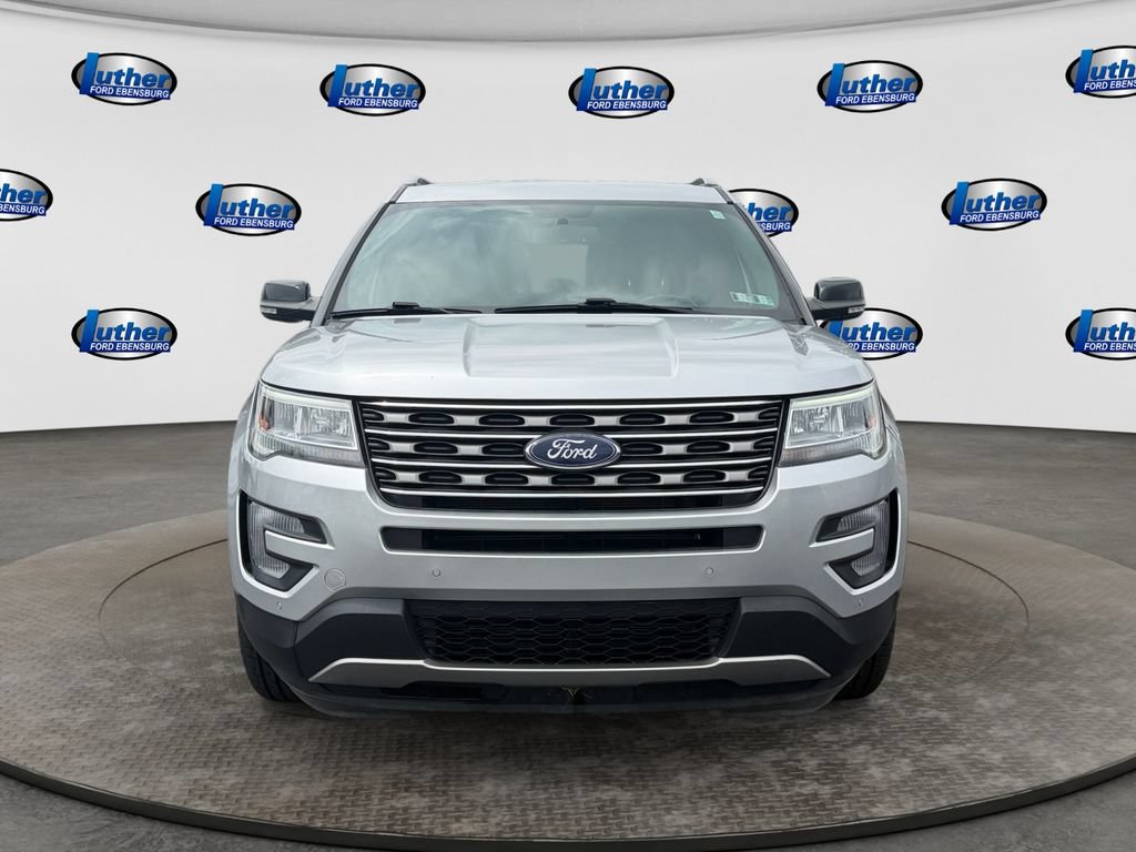 Used 2017 Ford Explorer XLT w/ Equipment Group 202A AWD/4WD image 8
