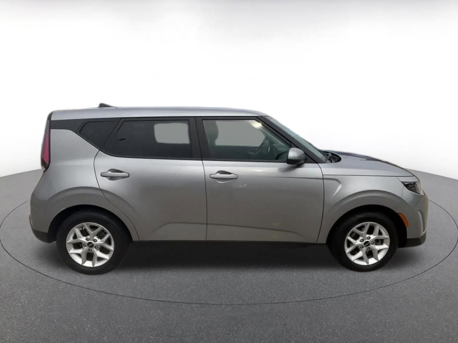 Used 2024 Kia Soul LX w/ Option Group 015 FWD image 16