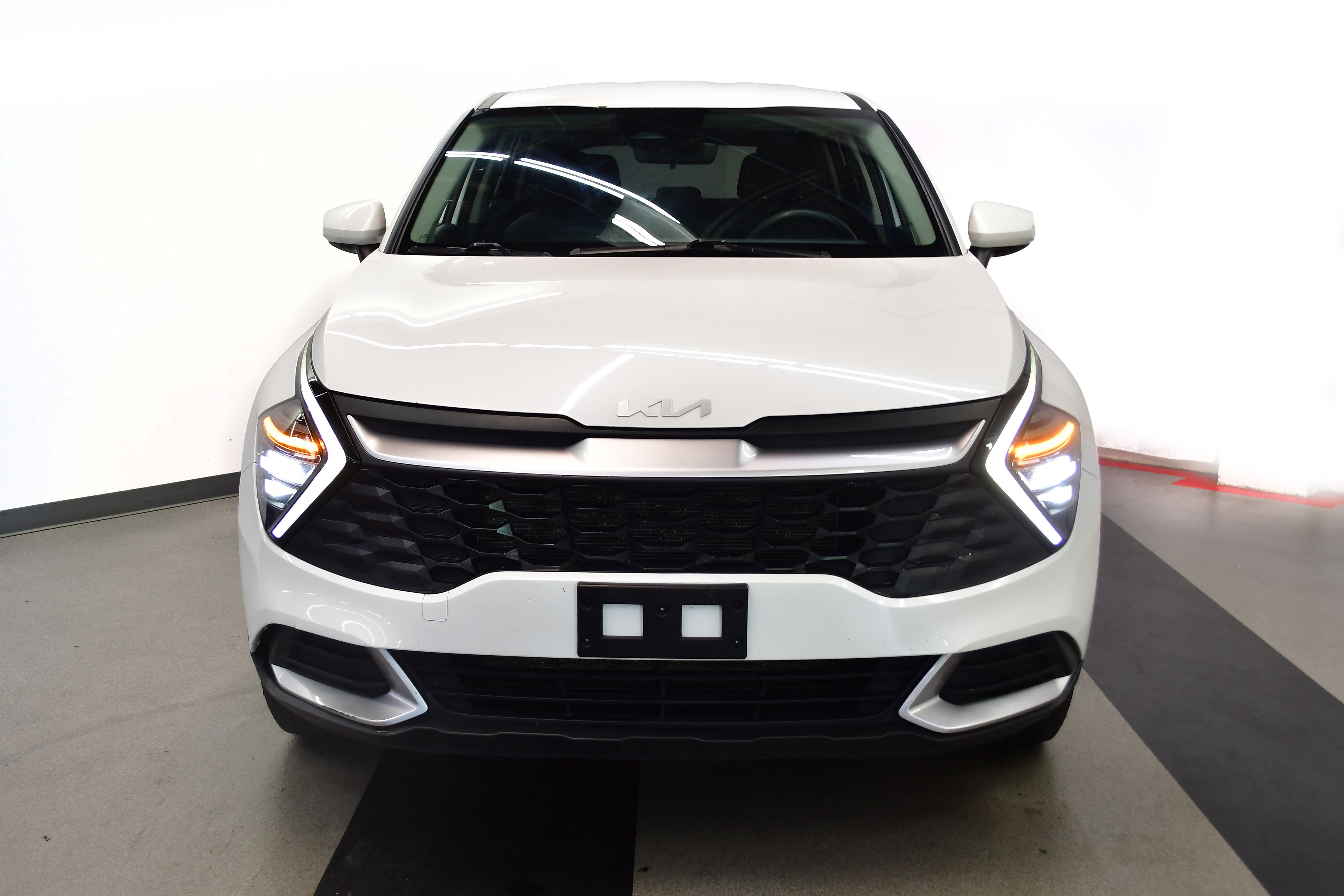 Used 2024 Kia Sportage LX AWD/4WD image 3