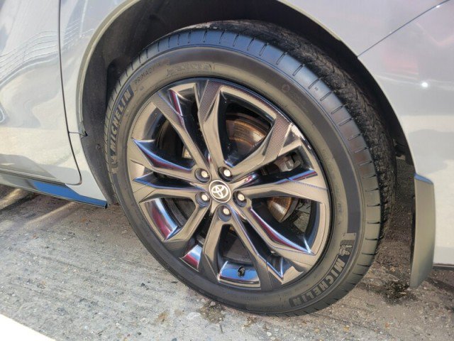 Used 2025 Toyota Sienna XSE FWD image 9