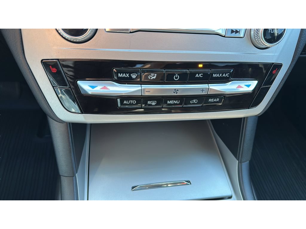 Used 2022 Ford Explorer XLT AWD/4WD image 16