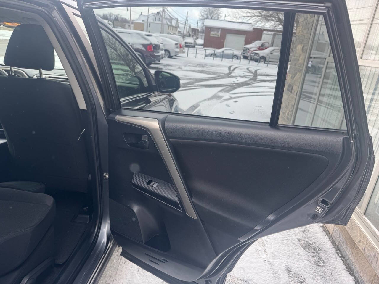 Used 2015 Toyota RAV4 LE image 18