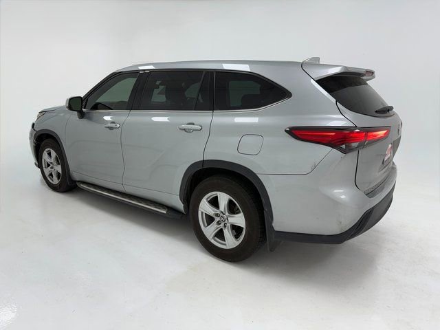 Used 2021 Toyota Highlander LE image 17