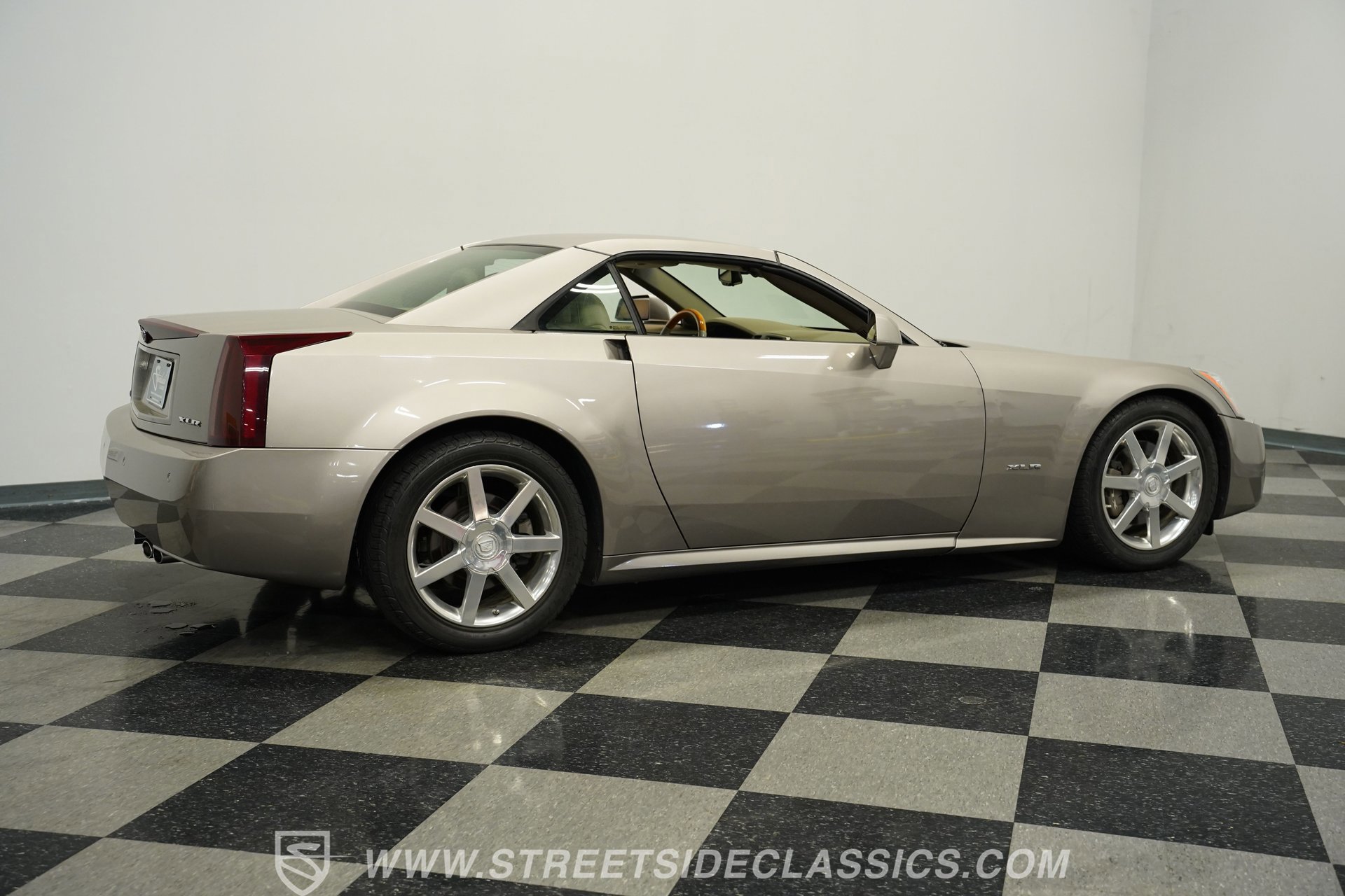 Used 2004 Cadillac XLR image 13