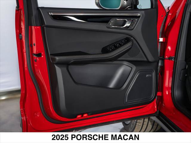 Used 2025 Porsche Macan Turbo AWD/4WD image 29