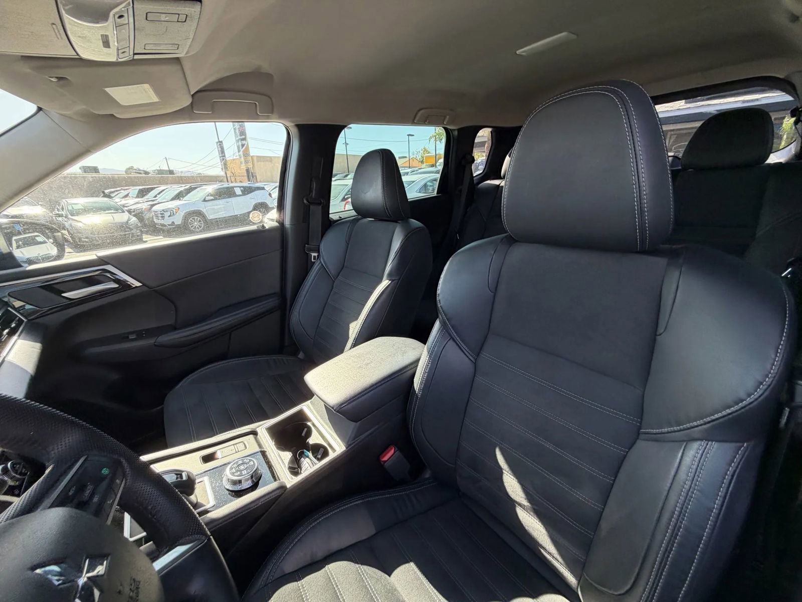 Used 2023 Mitsubishi Outlander SE image 12