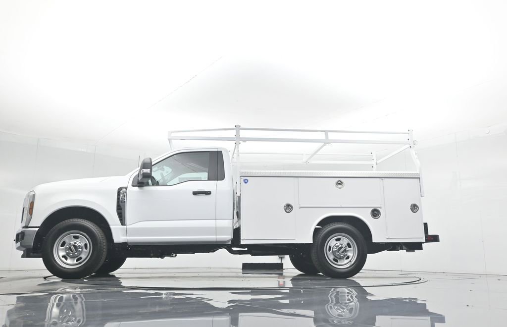 New 2025 Ford F350 XL w/ XL Chrome Package image 7