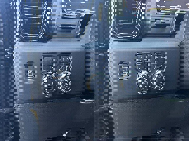 Used 2022 GMC Sierra 1500 AT4 w/ AT4 Premium Package image 17