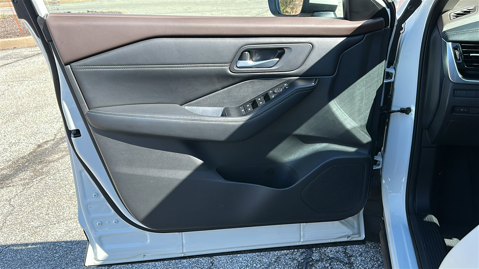 Certified 2022 Nissan Rogue SV w/ SV Premium Package image 13