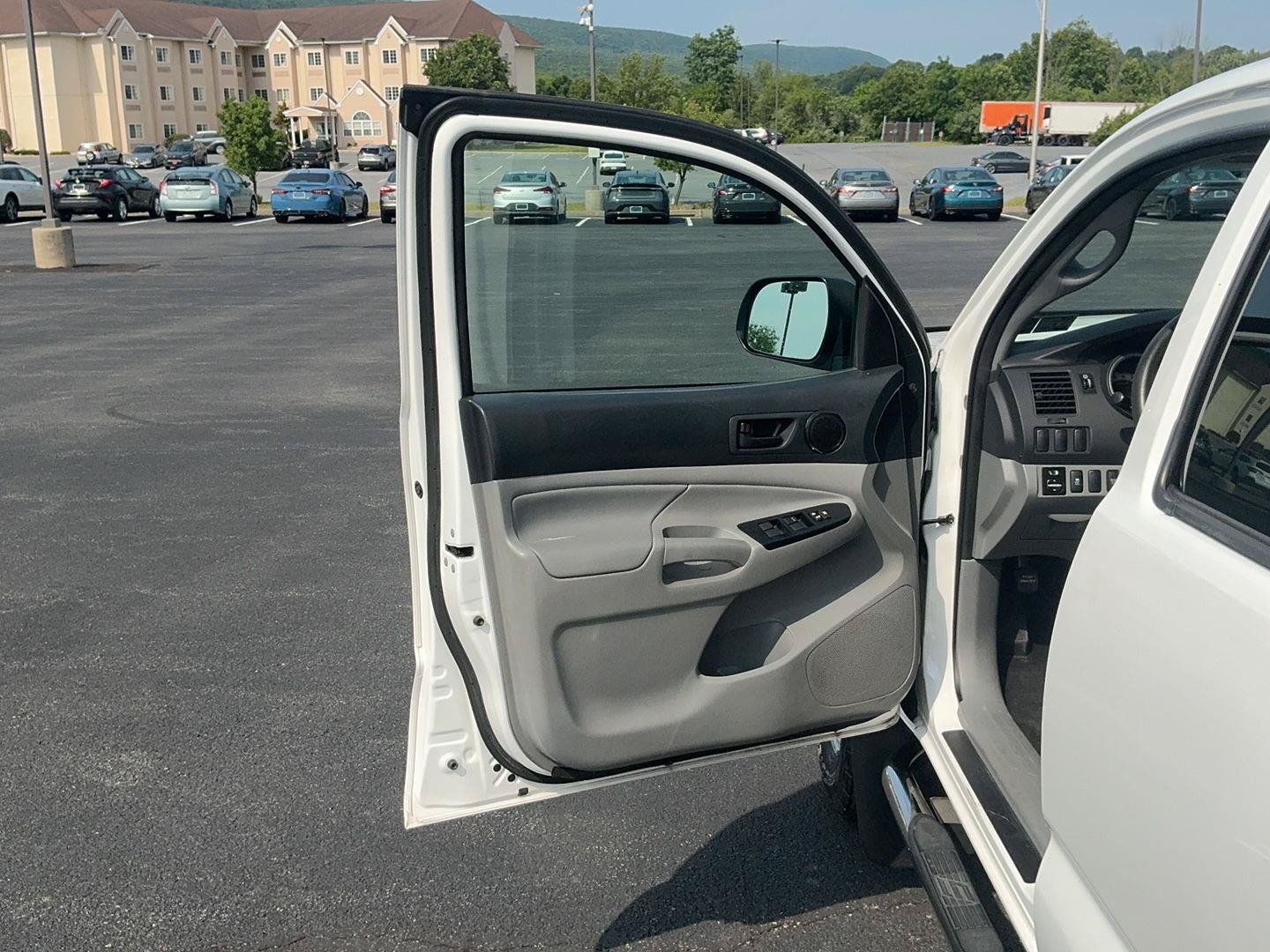 Used 2014 Toyota Tacoma 4x4 Double Cab w/ Convenience Package image 19