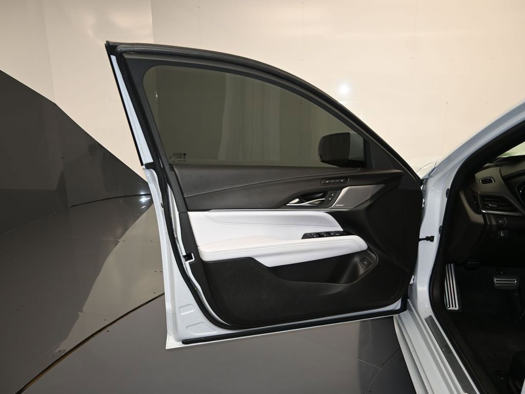 Used 2021 Cadillac CT4 Premium Luxury RWD image 10