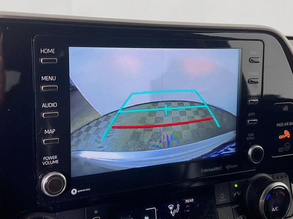 Used 2022 Toyota Highlander XLE AWD/4WD image 12