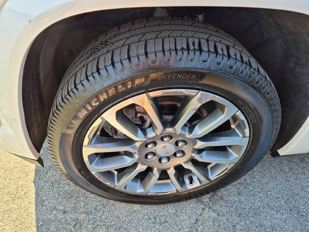 Used 2023 GMC Acadia Denali w/ Denali Technology Package AWD/4WD image 8