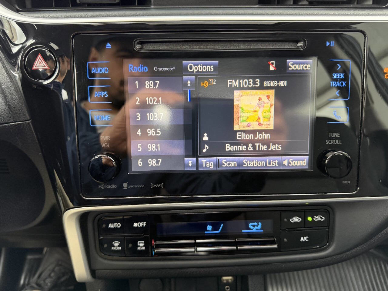 Used 2018 Toyota Corolla LE w/ LE Premium Package w/Moonroof FWD image 33