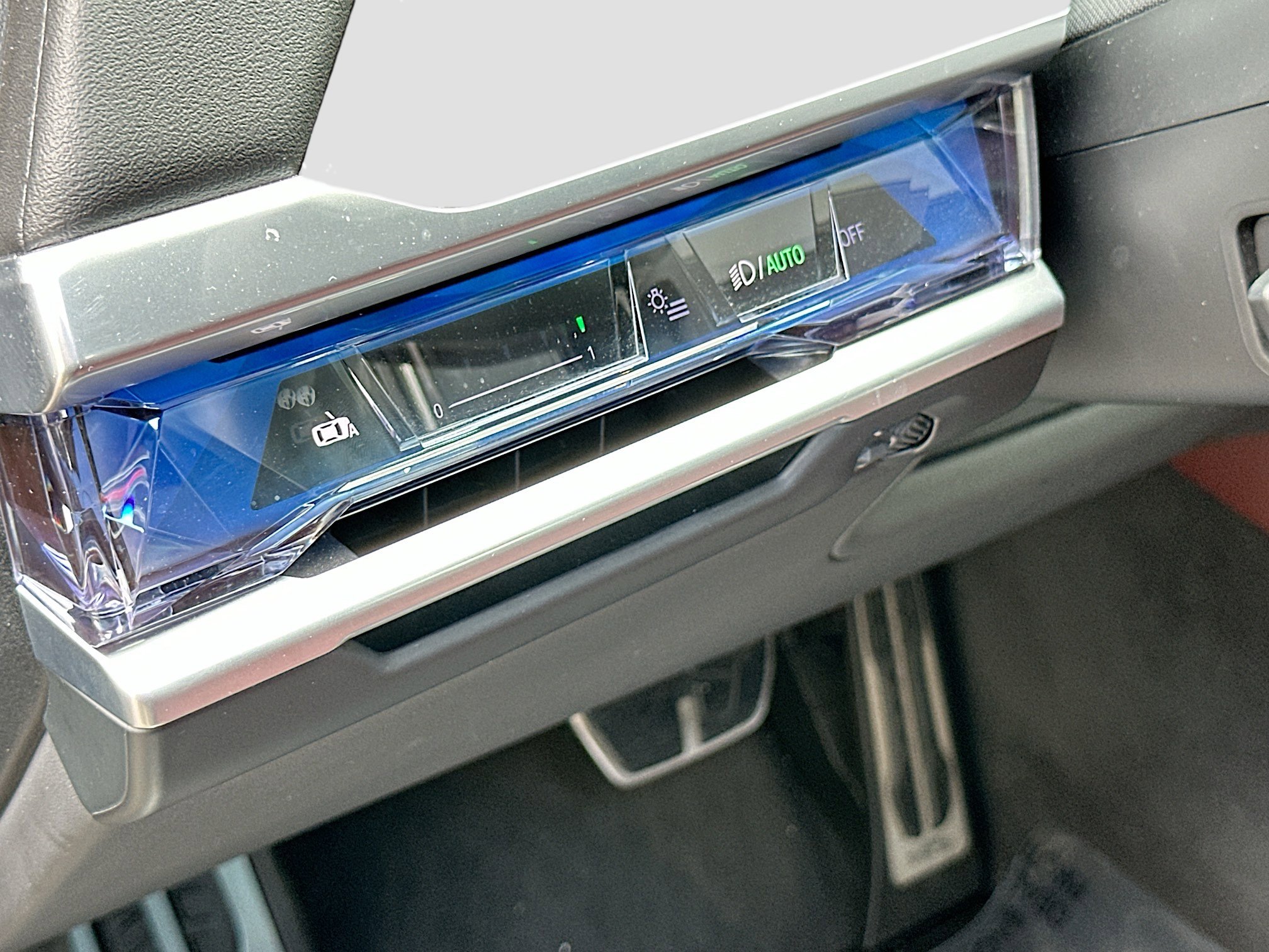 Used 2023 BMW 740i w/ Parking Assistance Package image 10