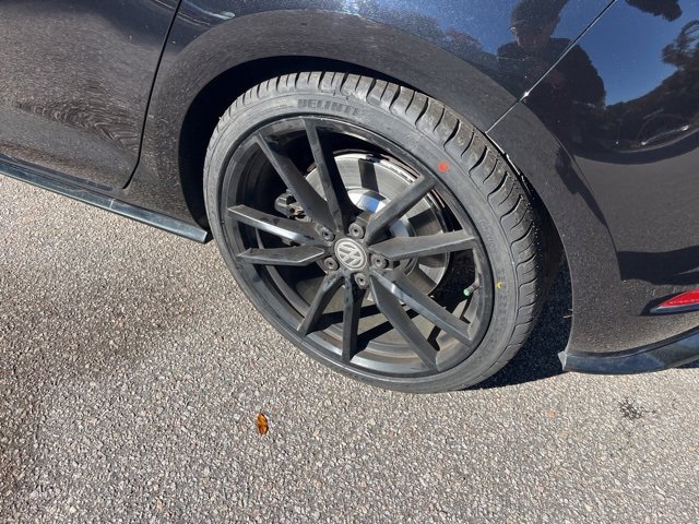 Used 2018 Volkswagen Golf R 4-Door image 28