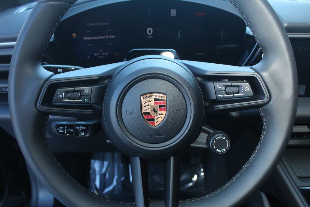 New 2026 Porsche Macan 4 Electric AWD/4WD image 18