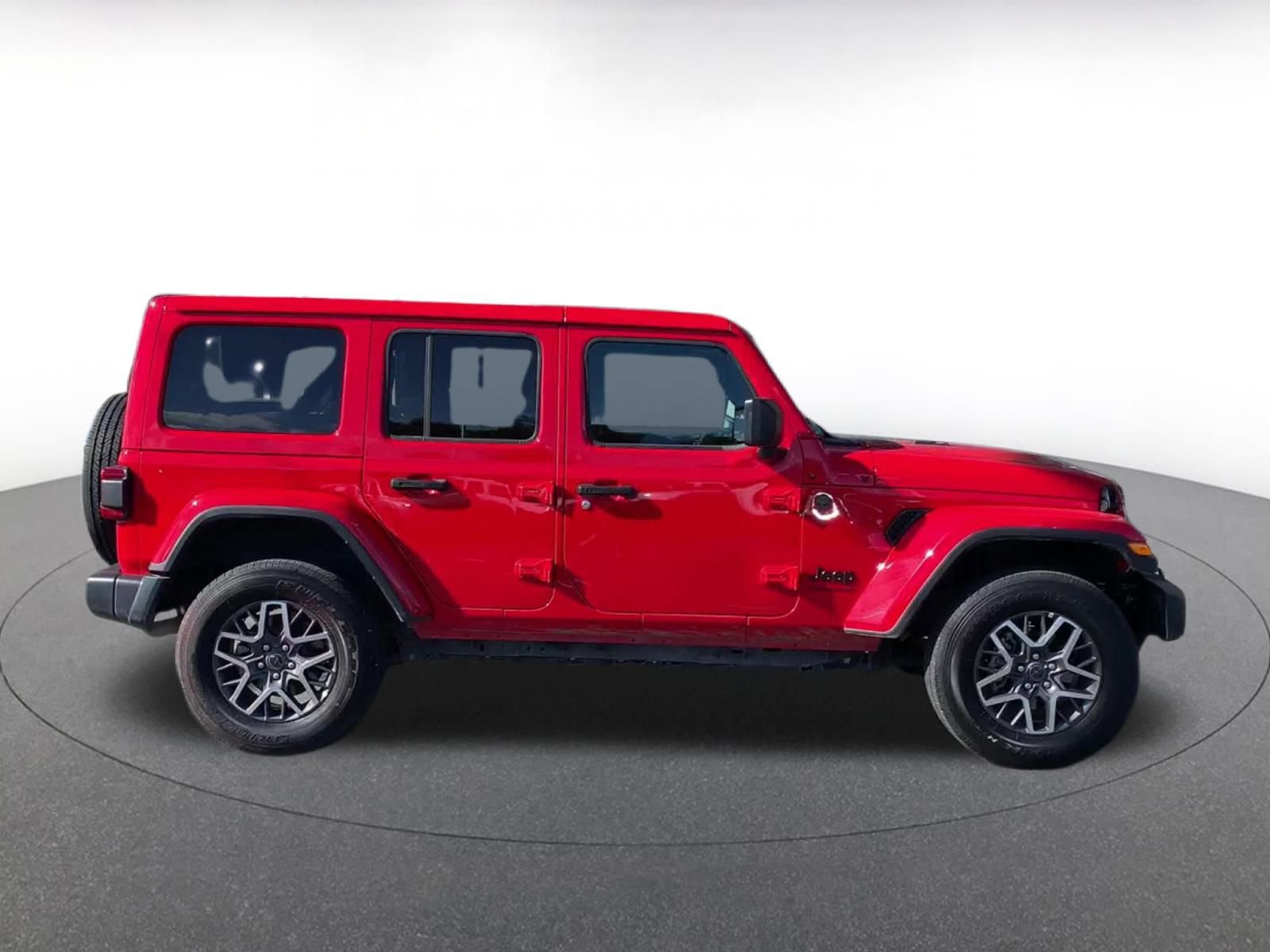 Used 2025 Jeep Wrangler Sahara image 16