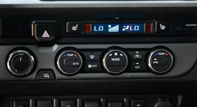 Used 2020 Toyota Tacoma TRD Sport w/ TRD Premium Sport Package AWD/4WD image 21