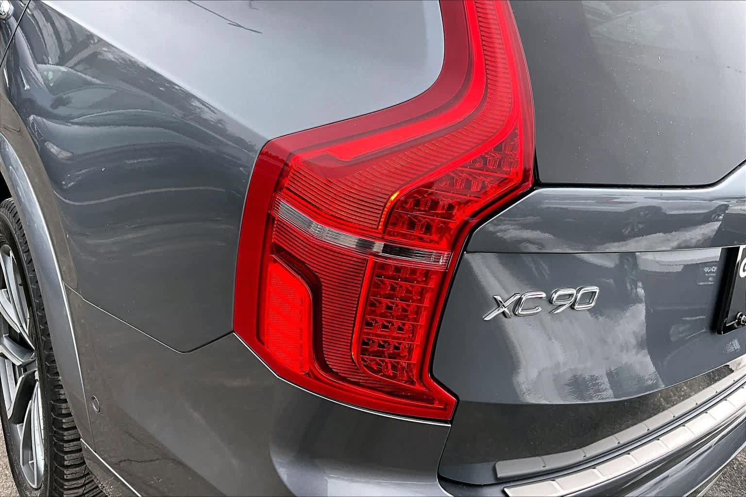 Used 2017 Volvo XC90 T6 Momentum w/ Vision Package image 27