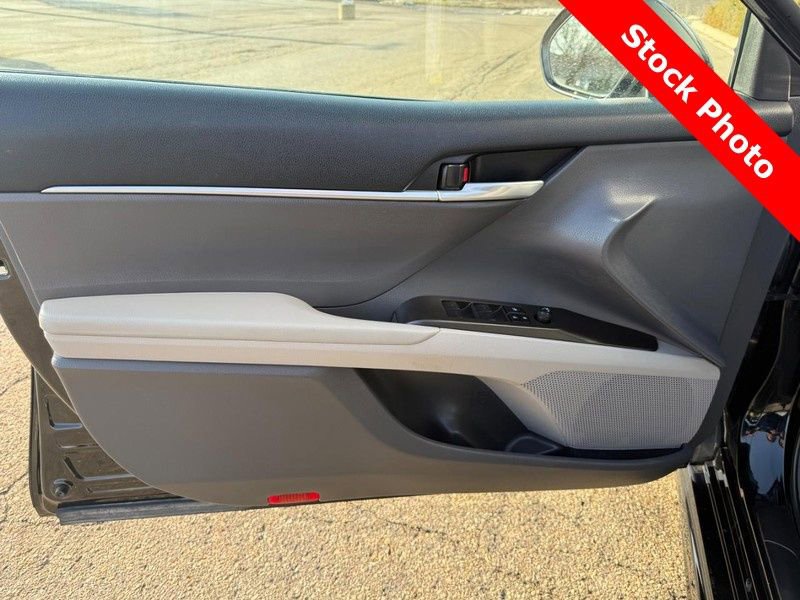 Used 2023 Toyota Camry SE w/ Cold Weather Package image 19