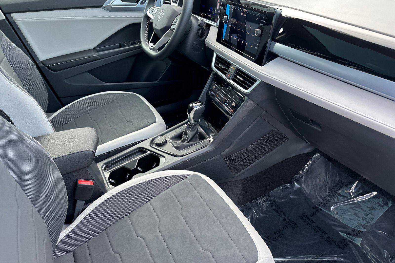 New 2026 Volkswagen Taos SE image 15