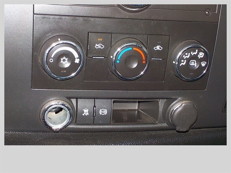 Used 2011 Chevrolet Silverado 2500 LT AWD/4WD image 26