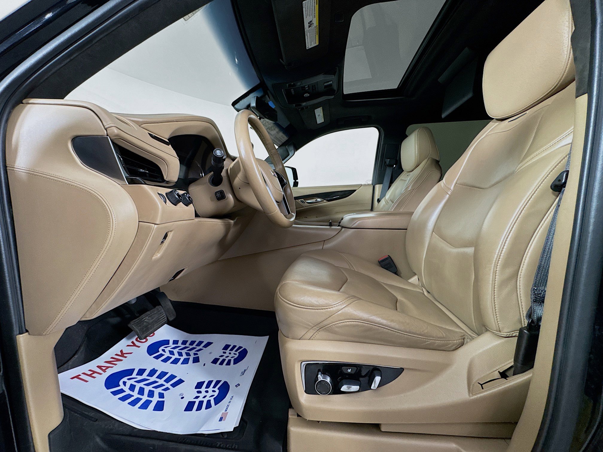 Used 2019 Cadillac Escalade ESV Platinum AWD/4WD image 22