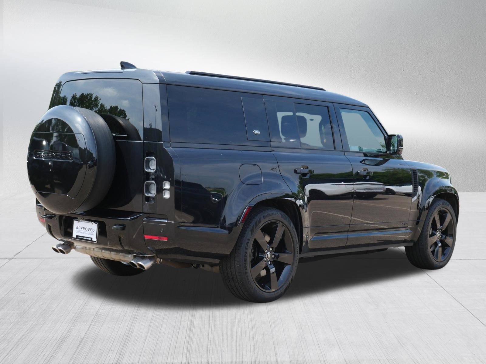Certified 2024 Land Rover Defender 130 V8 AWD/4WD image 5