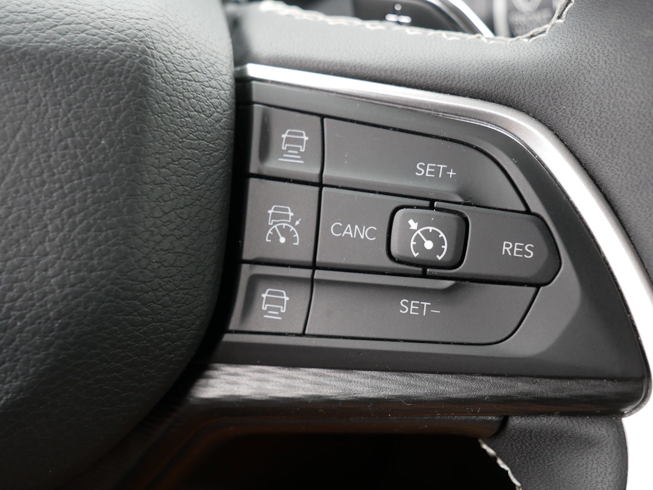 Used 2023 Jeep Grand Cherokee L Laredo AWD/4WD image 28