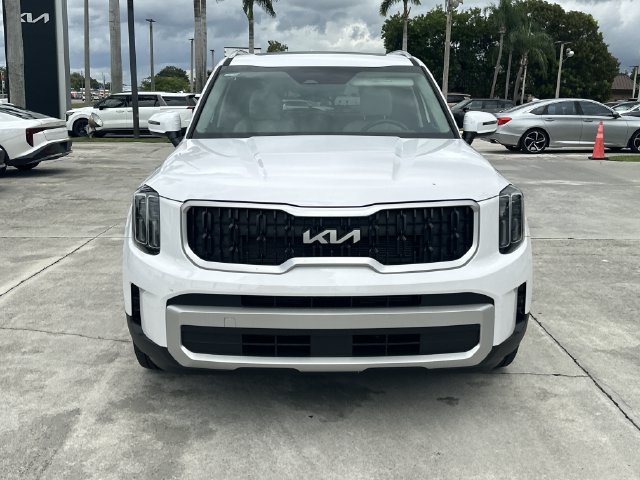 Certified 2025 Kia Telluride EX w/ EX Captain's Chair Package FWD image 3