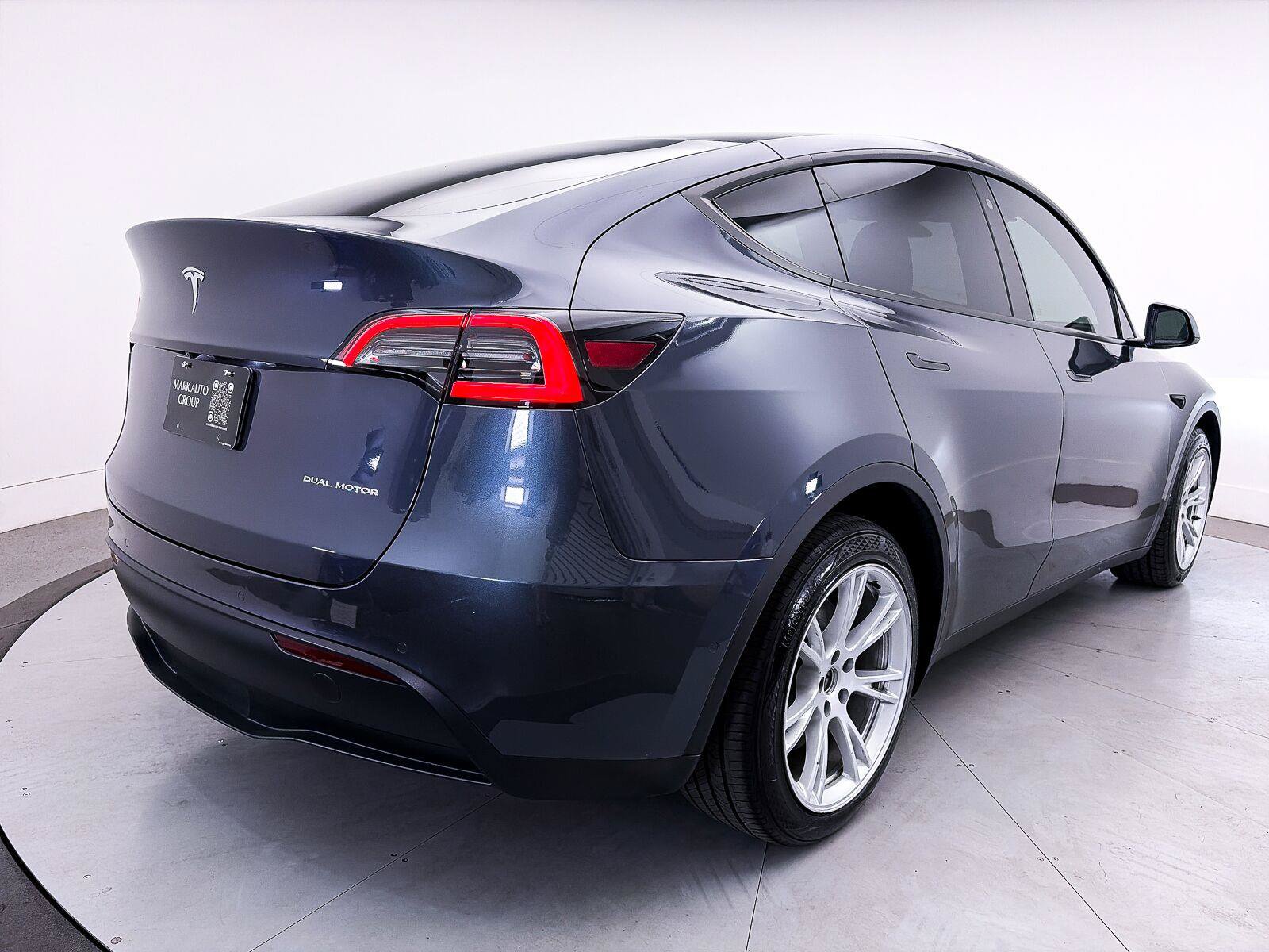 Used 2021 Tesla Model Y Long Range AWD/4WD image 15