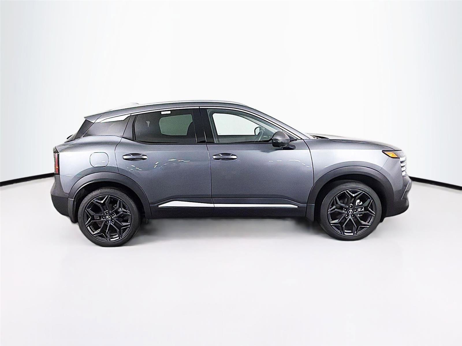 Used 2025 Nissan Kicks SR w/ Interior Electronics Package AWD/4WD image 8
