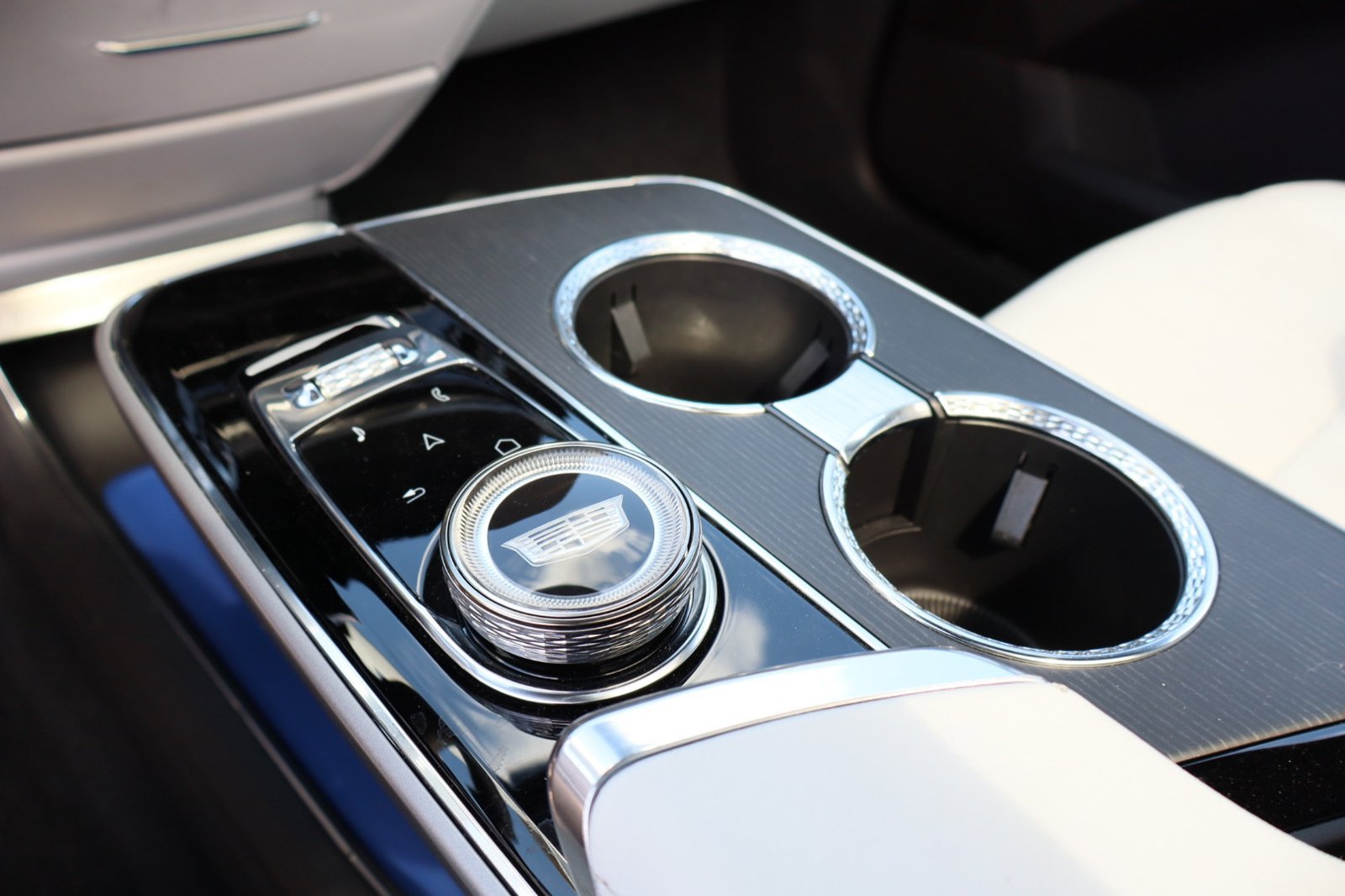 Used 2024 Cadillac Lyriq Luxury AWD/4WD image 31
