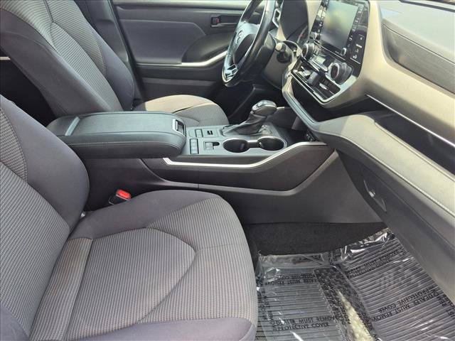 Used 2021 Toyota Highlander LE AWD/4WD image 19